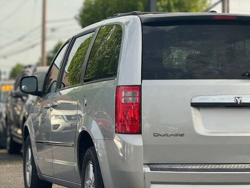 Used 2010 Dodge Grand Caravan SXT FWD image 10