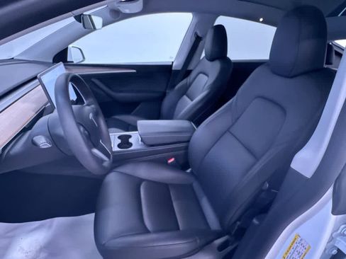 Used 2024 Tesla Model Y Long Range image 14