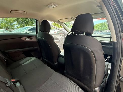 Used 2019 Kia Forte LXS FWD image 13