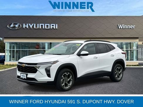 Used 2025 Chevrolet Trax LT w/ LT Convenience Package FWD image 1