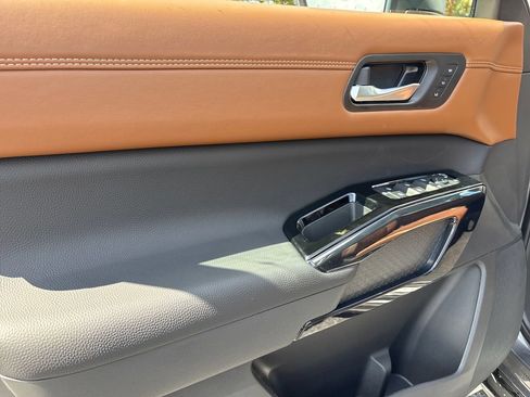 New 2026 Nissan Pathfinder Platinum w/ Accent Package FWD image 3