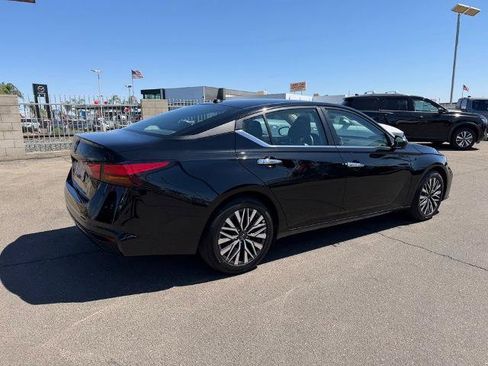 Certified 2025 Nissan Altima 2.5 SV FWD image 6