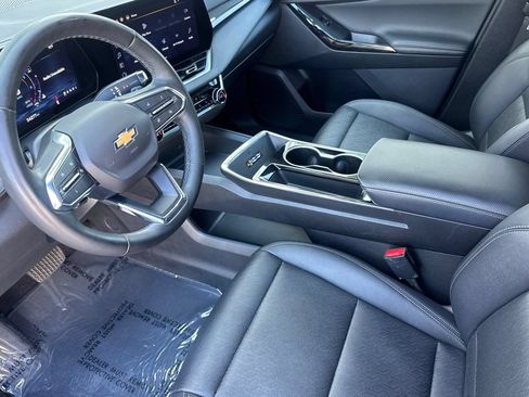 Used 2025 Chevrolet Equinox LT w/ Convenience Package II FWD image 9