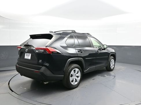 Used 2019 Toyota RAV4 LE image 6