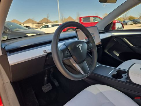 Used 2024 Tesla Model Y 2WD image 2