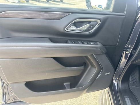 Certified 2024 Chevrolet Suburban LT RWD image 18