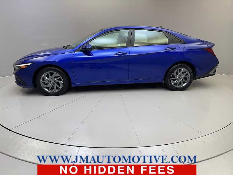 Used 2024 Hyundai Elantra SEL FWD image 2