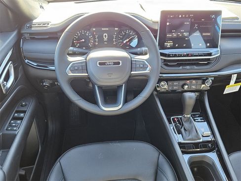 New 2026 Jeep Compass Latitude image 12