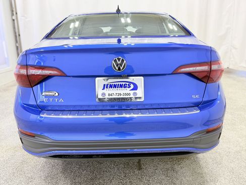 Certified 2023 Volkswagen Jetta SE image 7