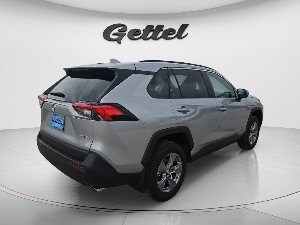 Used 2025 Toyota RAV4 XLE FWD image 5