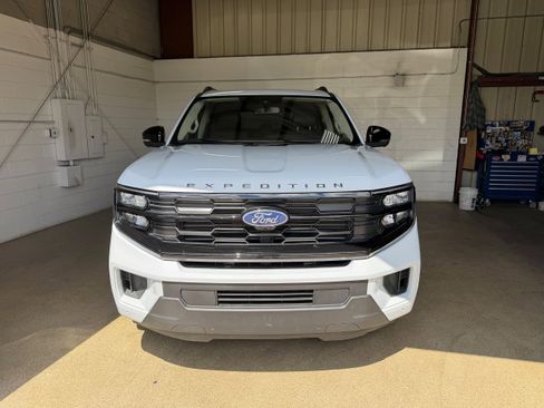 Used 2025 Ford Expedition Max Active AWD/4WD image 36