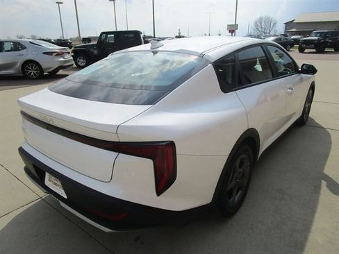 Used 2025 Kia K4 LX image 8