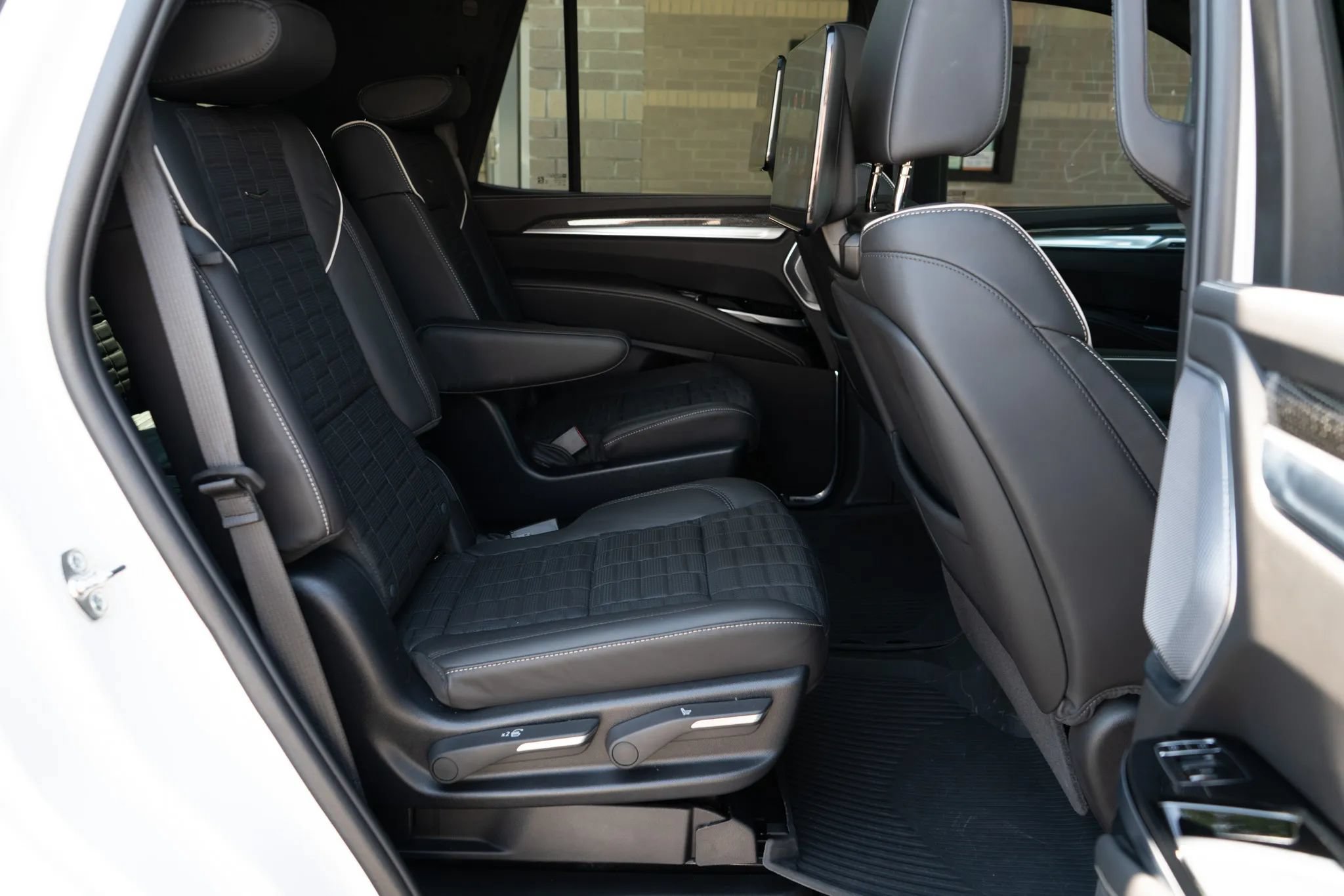 Used 2025 Cadillac Escalade V w/ LPO, Floor Liner Package AWD/4WD image 28