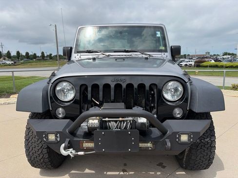 Used 2017 Jeep Wrangler Sport AWD/4WD image 3