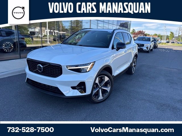 Certified 2025 Volvo XC40 B5 Plus AWD/4WD image 1