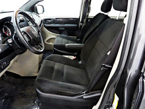 Used 2016 Dodge Grand Caravan SE image 8