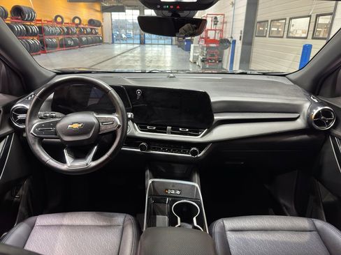 Used 2025 Chevrolet Equinox LT w/ Convenience Package II image 12