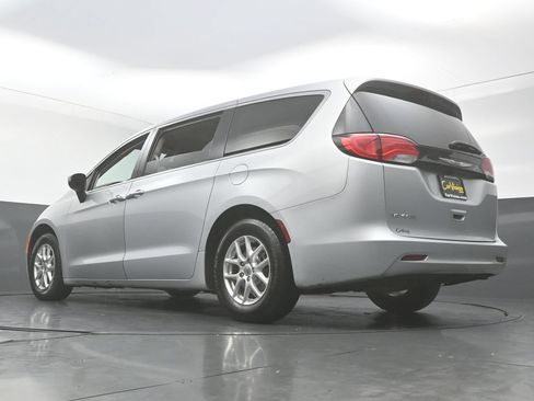 Used 2022 Chrysler Voyager LX FWD image 44