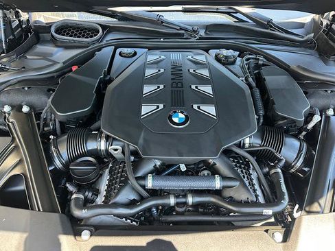 Used 2023 BMW 760i xDrive AWD/4WD image 11