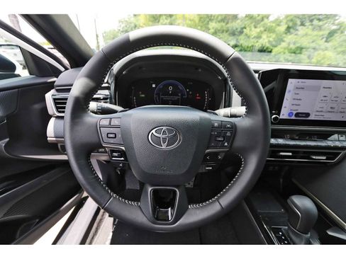 Used 2025 Toyota Camry SE w/ Convenience Package FWD image 13