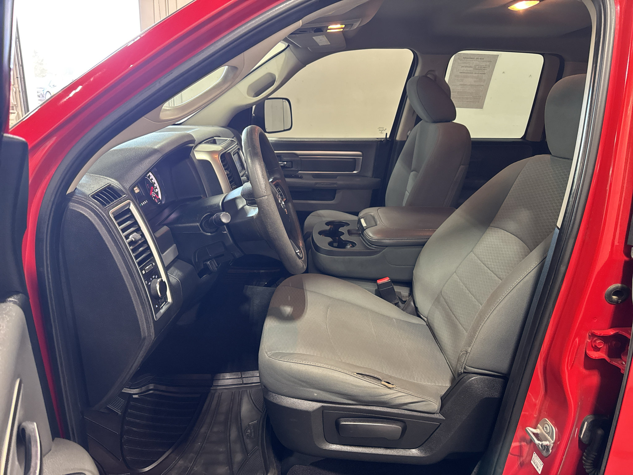 Used 2018 RAM 1500 Classic SLT AWD/4WD image 26