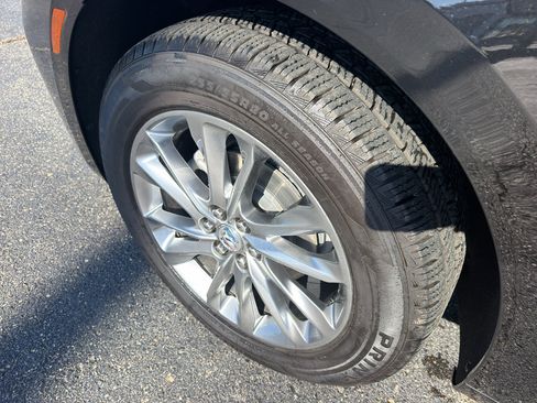 Used 2023 Buick Enclave Avenir w/ Avenir Technology Package AWD/4WD image 7