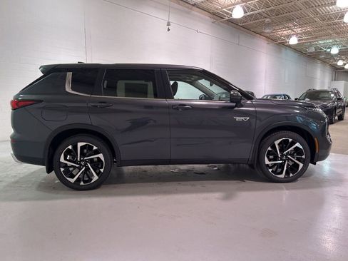 New 2025 Mitsubishi Outlander SE image 8