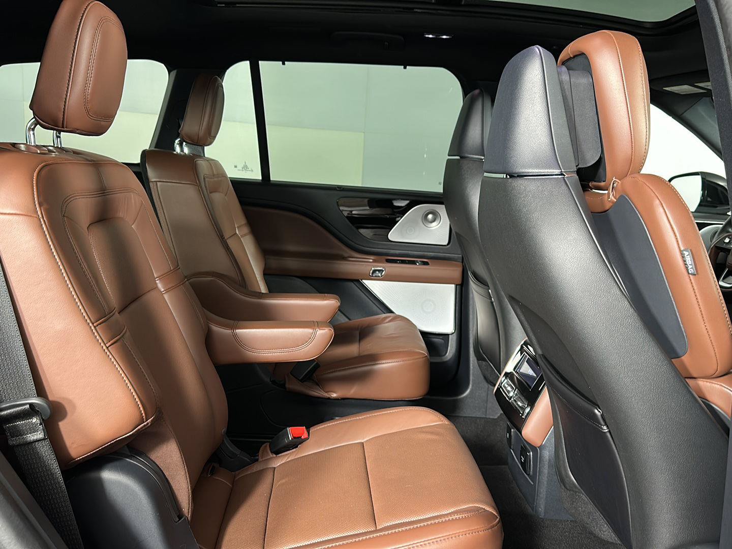 Used 2025 Lincoln Aviator Reserve w/ Equipment Group 201A AWD/4WD image 28