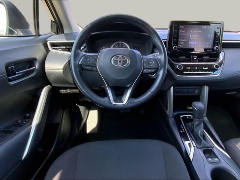 Used 2022 Toyota Corolla Cross LE w/ Moonroof Package FWD image 6