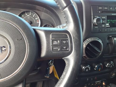Certified 2018 Jeep Wrangler Sport AWD/4WD image 13