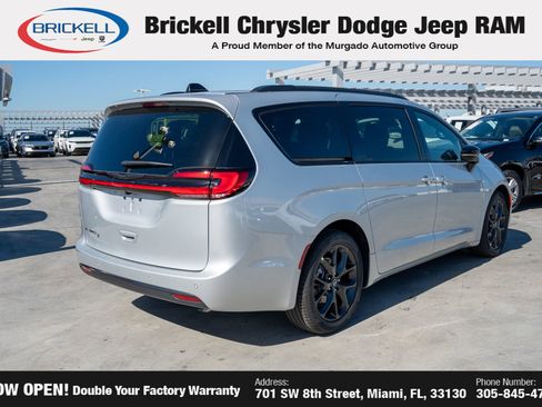 New 2026 Chrysler Pacifica Select w/ S Appearance Package image 5