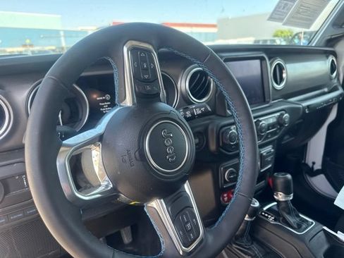 Used 2023 Jeep Wrangler Unlimited Rubicon 4xe w/ Cold Weather Group AWD/4WD image 10