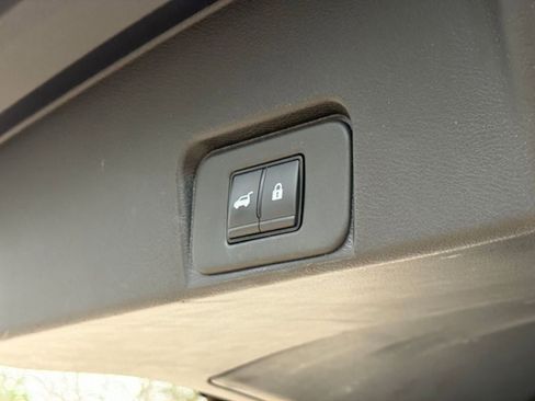 Used 2025 Nissan Rogue SV FWD image 23