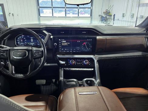 Used 2024 GMC Sierra 2500 Denali Ultimate AWD/4WD image 12