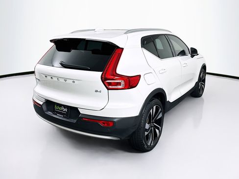 Used 2023 Volvo XC40 B4 Plus w/ Driver Assist Package FWD image 9