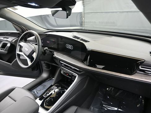 Certified 2025 Audi Q5 Premium w/ Convenience Package image 12