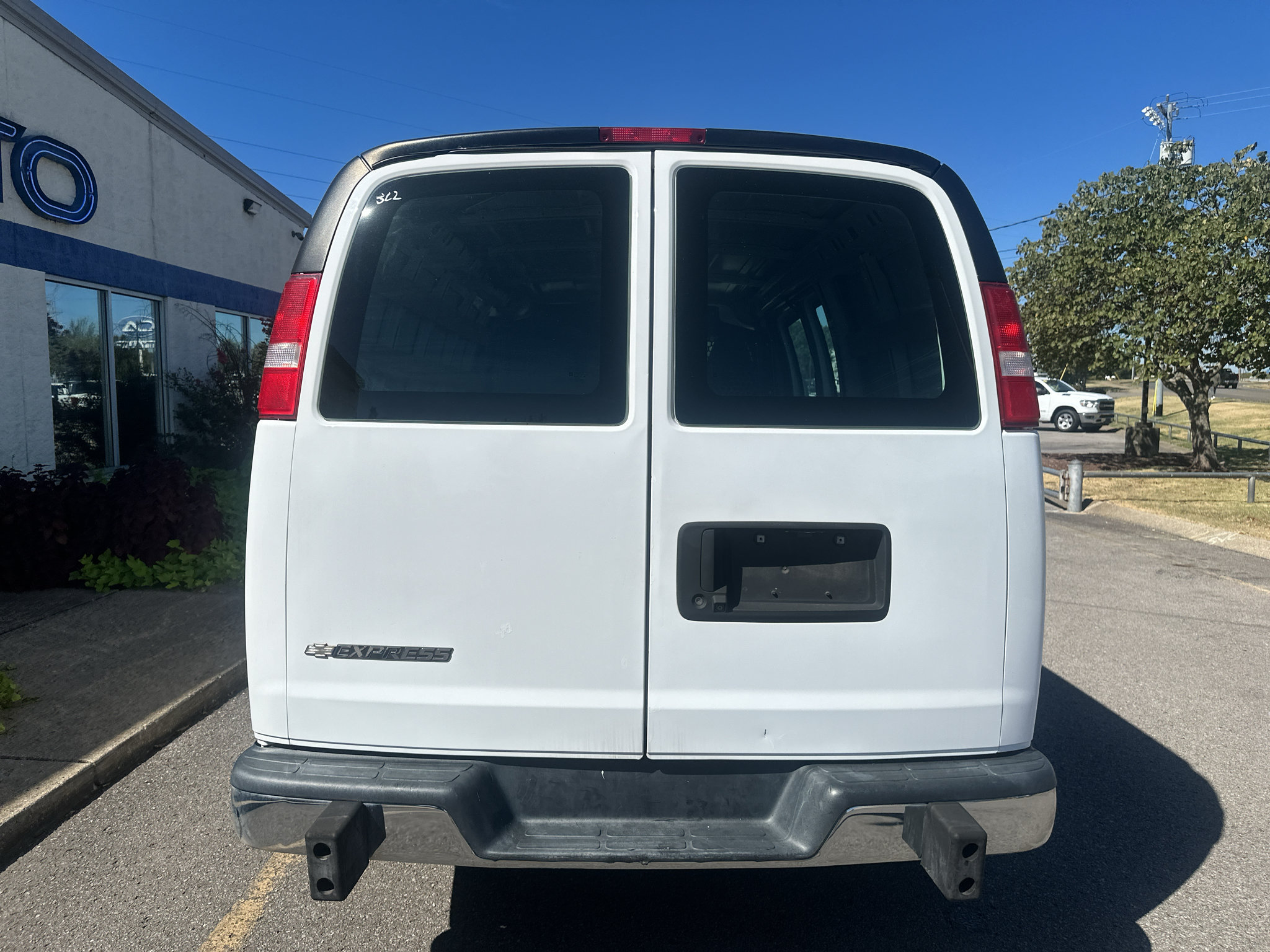 Used 2020 Chevrolet Express 2500 w/ Driver Convenience Package RWD image 5