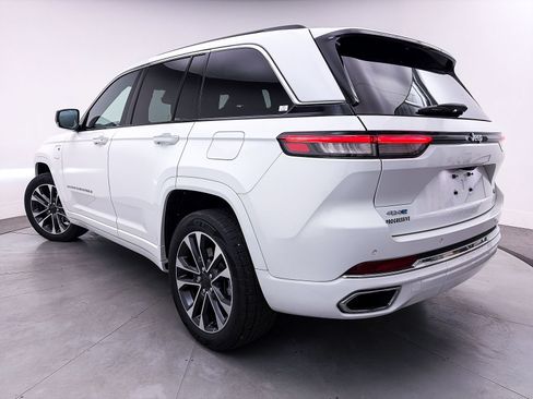 Used 2022 Jeep Grand Cherokee Overland AWD/4WD image 3