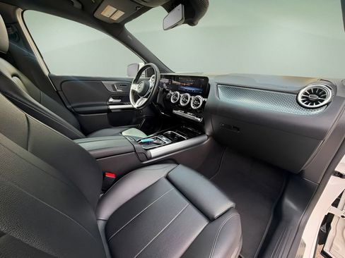 Used 2025 Mercedes-Benz GLA 250 4MATIC image 17