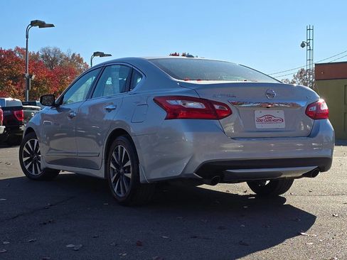 Used 2017 Nissan Altima 2.5 SV w/ Convenience Package image 12