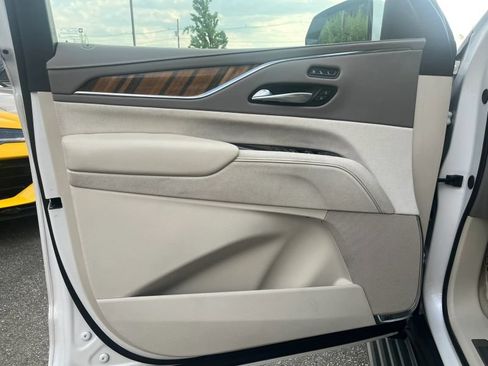 Used 2024 Cadillac Escalade Sport Platinum w/ LPO, ONYX Package AWD/4WD image 17