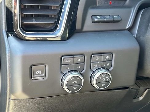 Used 2024 GMC Sierra 3500 Denali w/ Denali Reserve Package image 34