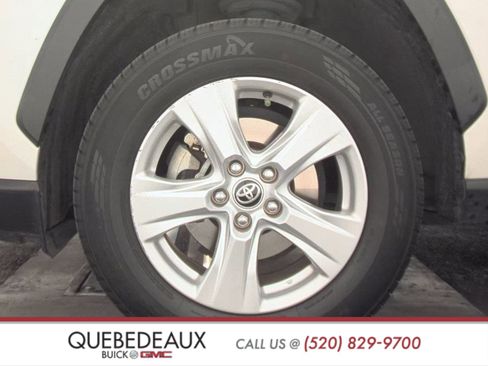 Used 2020 Toyota RAV4 LE image 9