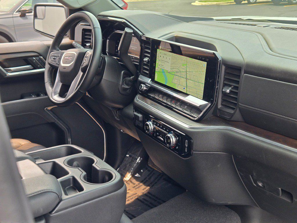 Certified 2025 GMC Sierra 1500 SLT AWD/4WD image 9