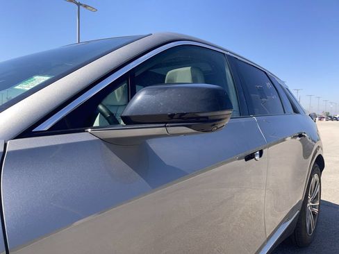 Certified 2024 Cadillac Lyriq Luxury AWD/4WD image 3