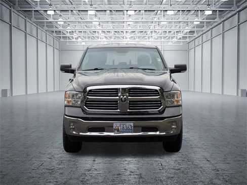 Used 2017 RAM 1500 Classic SLT w/ SLT Plus D￩cor Group image 8