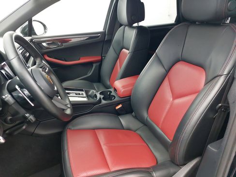 Used 2024 Porsche Macan image 17