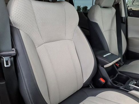 Used 2022 Subaru Forester Premium image 12