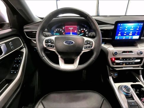Certified 2023 Ford Explorer XLT w/ Equipment Group 202A image 5