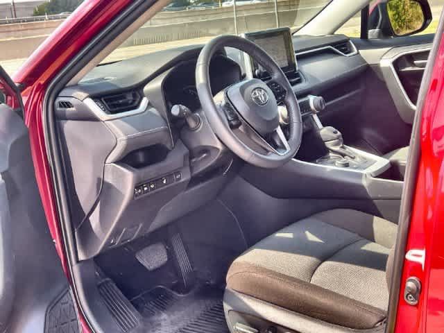 Used 2025 Toyota RAV4 XLE w/ Convenience Package AWD/4WD image 3